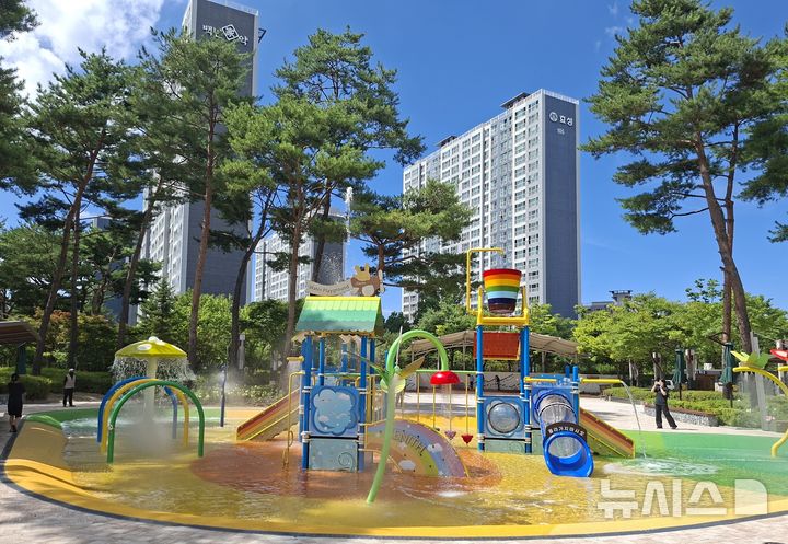 [오산=뉴시스] 경기 오산시 양산근린공원 어린이 물놀이장. (사진=오산시 제공) 2026.07.31. photo@newsis.com 