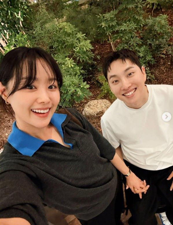 [서울=뉴시스] 송지은과 박위 (사진=송지은 SNS 캡처) 2026.07.31. photo@newsis.com *재판매 및 DB 금지