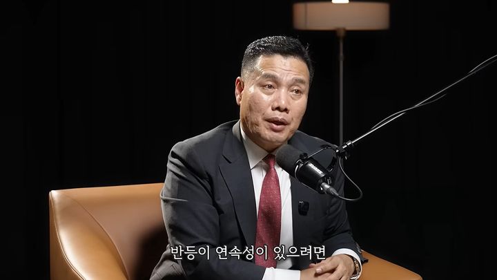 [서울=뉴시스]31일 업로드된 유튜브 '지식인사이드'에 출연한 AFW파트너스 이선엽 대표.(사진=유튜브 지식인사이드 캡처)2026.07.31.