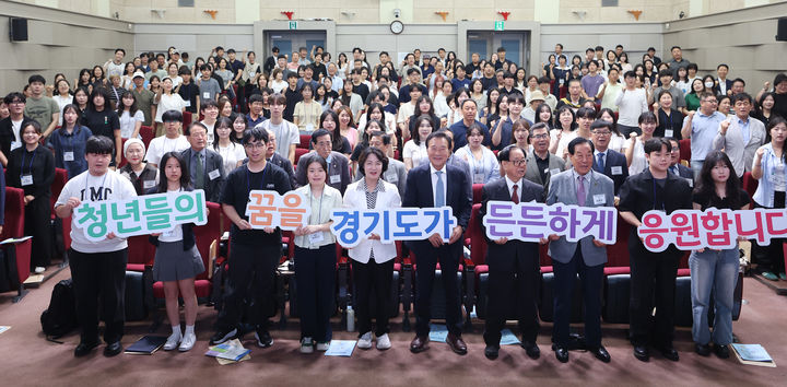 [수원=뉴시스] 경기도민 자녀 장학증서 교부식(사진=경기도 제공) 2026.07.31. photo@newsis.com *재판매 및 DB 금지