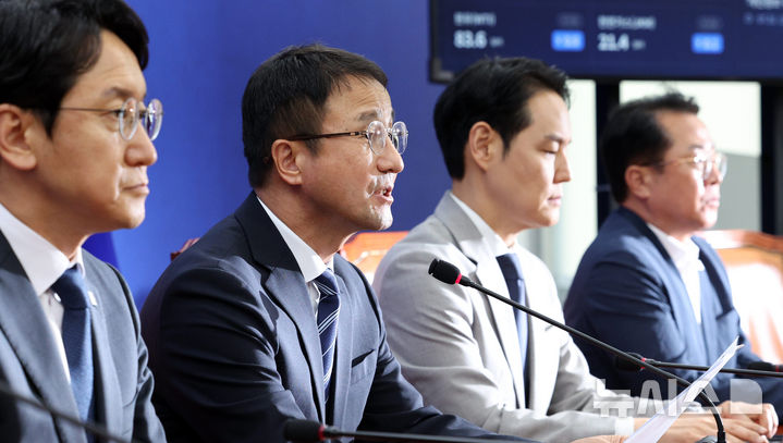 [서울=뉴시스] 고범준 기자 = 한병도 더불어민주당 대표 직무대행 겸 원내대표가 31일 서울 여의도 국회에서 열린 현안 관련 기자간담회에서 발언하고 있다. 이날 더불어민주당은 특별감찰관 후보로 최길수 변호사를 추천했다. 2026.07.31. bjko@newsis.com