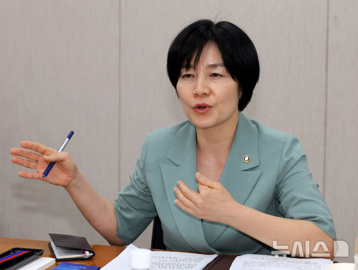 [세종=뉴시스] 배훈식 기자 = 현수엽 보건복지부 제1차관이 7월 31일 오후 세종시 정부세종청사에서 열린 한국노총-복지부 돌봄종사자 처우 개선을 위한 노·정 간담회에서 발언하고 있는 모습 2026.07.31. dahora83@newsis.com