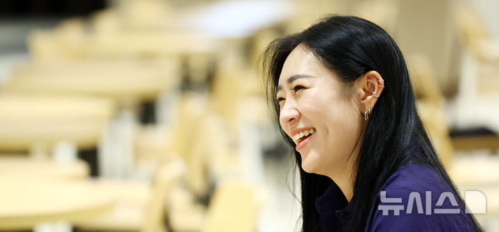 [서울=뉴시스] 전신 기자 = 메조소프라노 정주연이 지난달 31일 서울 서초구 예술의전당 내 한 카페에서 인터뷰를 하고 있다. 2026.08.03. photo1006@newsis.com