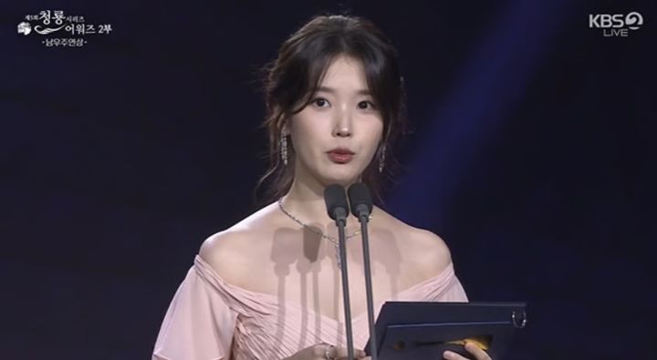 '건강 악화' 아이유, 활동 중단 열흘 만에 공식석상