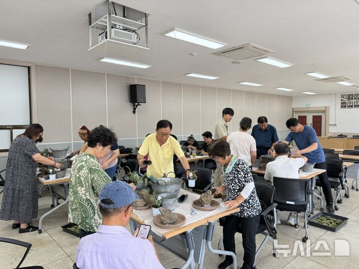 [보은=뉴시스] 충북 보은군농업기술센터에서 신규 귀농·귀촌인들이 기술교육을 받고 있는 모습. (사진=보은군농업기술센터 제공) 2026.08.01. photo@newsis.com 