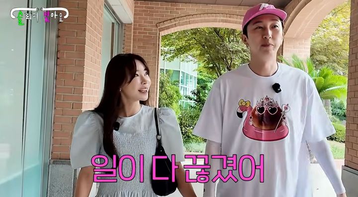 [서울=뉴시스] 가수 슬리피가 결혼 발표 당시 아내와 함께 출연해 달라는 방송 섭외를 잇달아 거절한 뒤 일이 줄었다고 밝혔다. (사진=유튜브 캡처) 2026.08.01. photo@newsis.com *재판매 및 DB 금지
