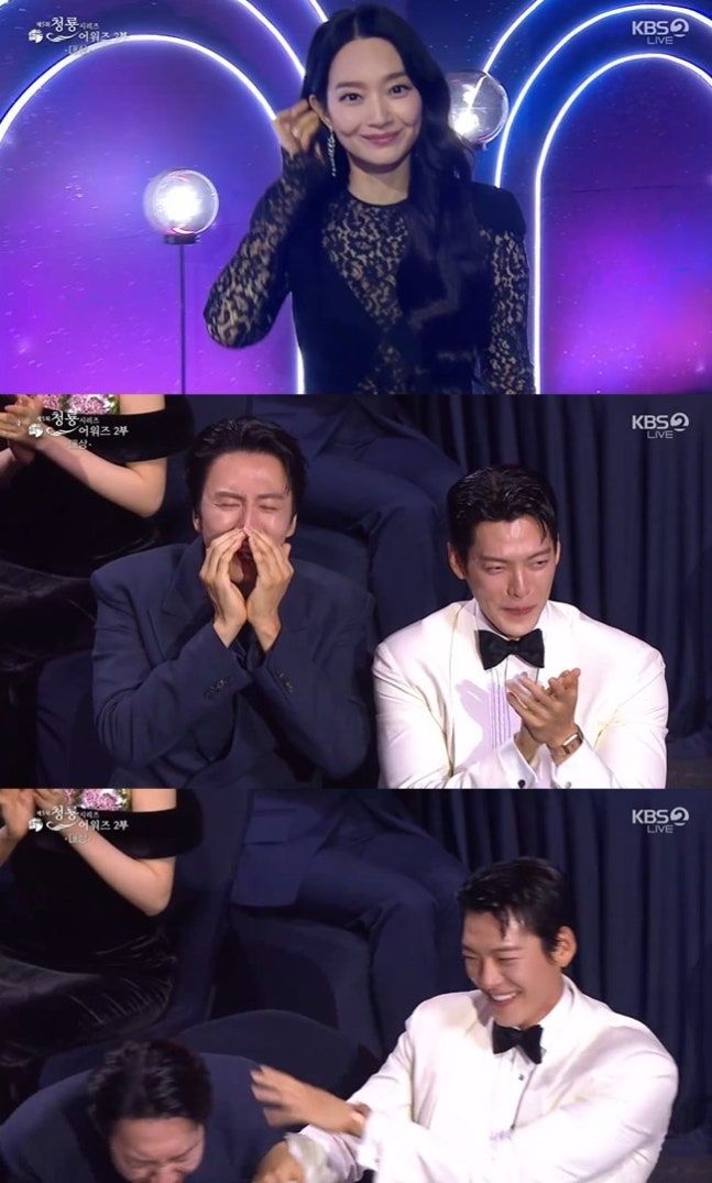 [서울=뉴시스] 배우 신민아가 시상자로 등장하자 이광수가 환호했고, 김우빈이 그를 제지하는 모습이 포착됐다. (사진=방송 캡처) 2026.08.01. photo@newsis.com *재판매 및 DB 금지
