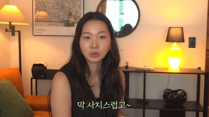 [서울=뉴시스] 모델 겸 배우 장윤주가 모델이라는 직업에 대한 편견으로 연애와 결혼 과정에서 상대 부모의 반대를 받았다고 털어놨다. (사진=유튜브 캡처) 2026.08.01. photo@newsis.com *재판매 및 DB 금지
