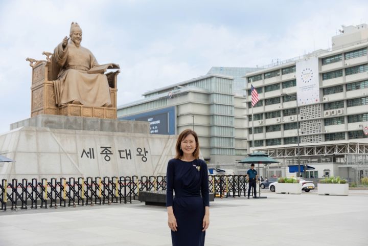 [서울=뉴시스] 미셸 스틸 신임 주한미국대사가 7월 31일 본인의 엑스(X·옛 트위터) 계정에 올린 세종대왕 동상 사진. (사진=스틸 대사 엑스 계정) 2026.08.01. photo@newsis.com *재판매 및 DB 금지