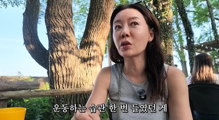 [서울=뉴시스]방송인 안선영이 50대가 되어 가장 후회하는 일로 운동을 늦게 시작한 점을 꼽으며 "근육은 노후를 위한 최고의 자산"이라고 강조했다. (사진=유튜브 '안선영의 이중생활' 캡처) 2026.08.02