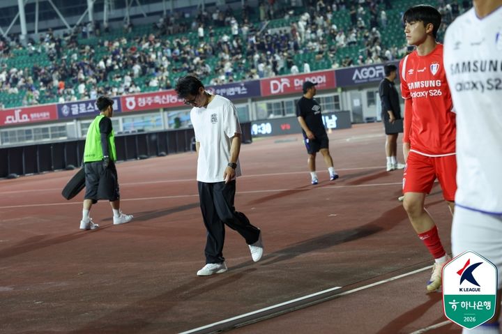 [서울=뉴시스] 프로축구 K리그2 수원 삼성의 이정효. (사진=한국프로축구연맹 제공) *재판매 및 DB 금지