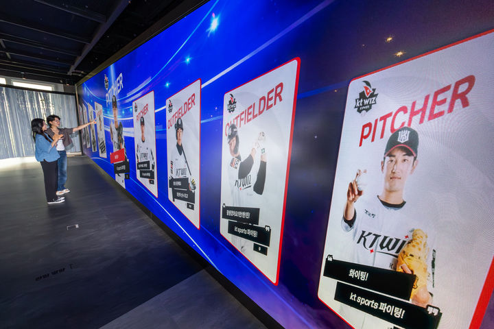 [서울=뉴시스] KT는 서울 종로구 KT광화문빌딩 웨스트(West) 2층 KT 온마루에서 KT 스포츠 팝업을 전시한다고 3일 밝혔다. (사진=KT 제공) 2026.08.03. photo@newsis.com *재판매 및 DB 금지