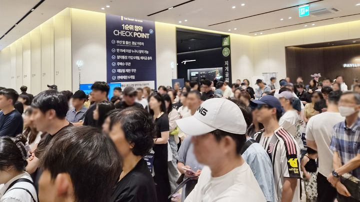 [서울=뉴시스] 더샵 트리센트 견본주택 내부. (사진=포스코이앤씨 제공) 2026.08.03. photo@newsis.com *재판매 및 DB 금지