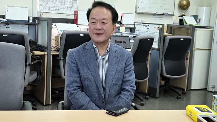 [세종=뉴시스] 송승화 기자 = 3일 보람동 세종시청에서 질문에 답변하는 이강진 더불어민주당 세종시당 위원장. 2026.08.03. ssong1007@newsis.com. *재판매 및 DB 금지