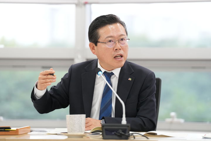 [천안=뉴시스] 장기수 충남 천안시장이 3일 간부회의를 주재하고 있다. (사진=천안시 제공) 2026.08.03 photo@newsis.com *재판매 및 DB 금지