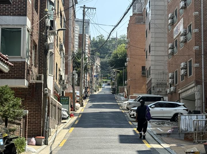 [서울=뉴시스] 조서영 인턴기자 = 3일 서울 전역에 폭염이 발효되고 있는 가운데 서울 관악구 신림동 고시촌의 모습. 2026.08.03. photo@newsis.com *재판매 및 DB 금지