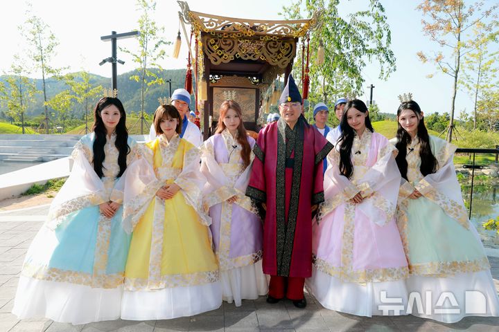 주낙영 경주시장과 관광 홍보대사 '리센느'