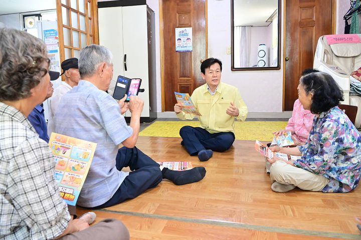 [진주=뉴시스]조규일 진주시장, '폭염 취약지역' 현장점검.(사진=진주시 제공).2026.08.03.photo@newsis.com *재판매 및 DB 금지