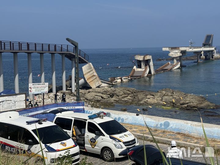 [포항=뉴시스] 안병철 기자 = 동해해양경찰청 광역수사대는 3일 국립과학수사연구원과 보릿돌교 붕괴 사고와 관련해 현장 합동감식을 하고 있다. 2026.08.03. abc1571@newsis.com.