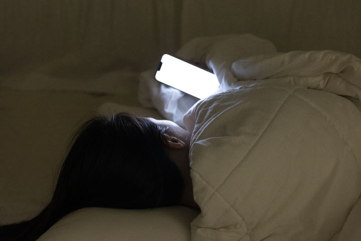 [서울=뉴시스] 술에 취해 친구 집에서 하룻밤을 보냈다가 메시지 차단과 함께 절교 선언을 당했다는 한 네티즌의 사연이 화제다. (사진=유토이미지)