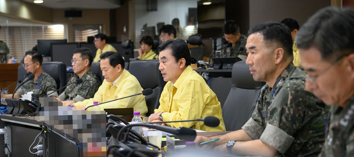 [서울=뉴시스] 안규백 국방부 장관은 3일 오후 합참 작전지휘실에서 '긴급 전군 주요지휘관회의를 열고 '확고한 대비태세 확립과 엄정한 작전기강'을 강조했다. (사진=국방부 제공) 2026.08.03. photo@newsis.com *재판매 및 DB 금지