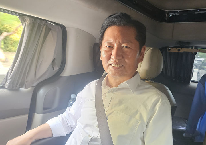[춘천=뉴시스]한재혁 기자 = 더불어민주당 8·17 전당대회에 출마한 정청래 후보가 3일 강원 춘천에서 뉴시스와 인터뷰하고 있다. 2026.08.03. *재판매 및 DB 금지