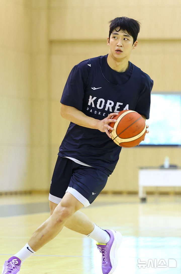[진천=뉴시스] 황준선 기자 = 2026 아이치·나고야 아시안게임 남자농구 국가대표팀 여준석이 3일 충북 진천국가대표선수촌에서 열린 미디어데이에서 공개훈련을 하고 있다. 2026.08.03. hwang@newsis.com