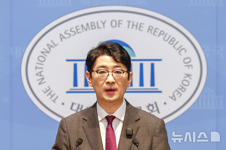 [서울=뉴시스] 정병혁 기자 = 주진우 국민의힘 의원이 지난 3일 서울 여의도 국회 소통관에서 22대 총선 쌍둥이 투표율 조작, 고발 기자회견을 하고 있다. 2026.08.03. jhope@newsis.com