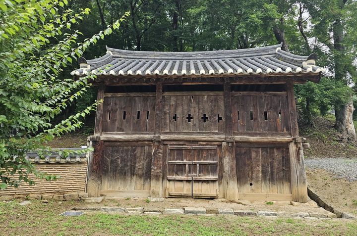 [서울=뉴시스] 보덕사 해우소 배면 (사진=국가유산청 제공) 2026.08.04. photo@newsis.com *재판매 및 DB 금지