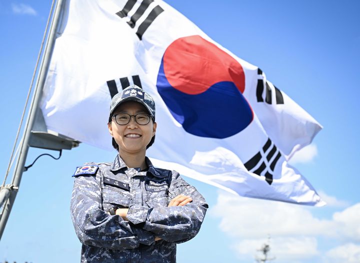[서울=뉴시스] 여군 최초로 대령급 함정 함장에 임명된 배선영 해군 대령. (사진=해군 제공) 2026.08.04. photo@newsis.com *재판매 및 DB 금지