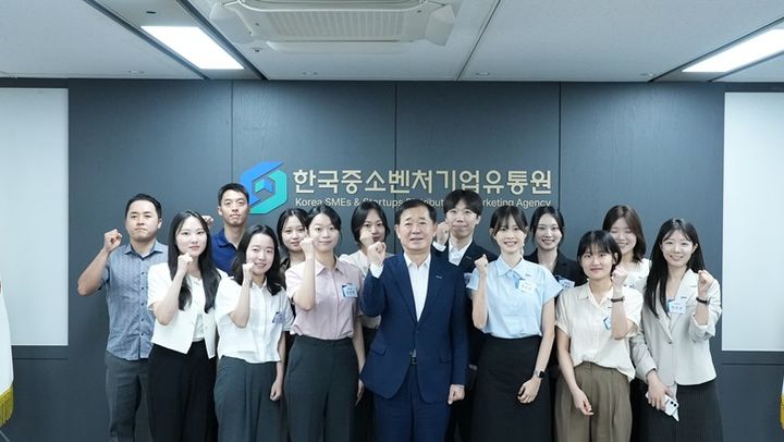 [서울=뉴시스] 이태식 한국중소벤처기업유통원 대표이사와 신입사원 소통 간담회. (사진=한국중소벤처기업유통원 제공) 2026.08.04. photo@newsis.com *재판매 및 DB 금지