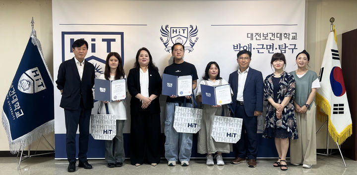 [대전=뉴시스] 대전보건대학교 대만 위안페이의과대학 교류학생 국내 임상병리 현장실습 수료식 기념촬영. (사진=대전보건대 제공) 2026.08.04. photo@newsis.com *재판매 및 DB 금지