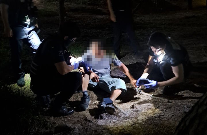 [대구=뉴시스] 대구 달서경찰서 송현지구대는 기록적인 폭염 속에서 야간에 실종된 70대 온열질환자를 신속한 수색 끝에 구조했다. (사진=대구 달서경찰서 제공) 2026.08.04. photo@newsis.com *재판매 및 DB 금지
