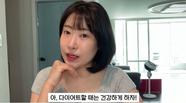 [서울=뉴시스] 개그우먼 이세영이 유튜브 영상을 통해 다이어트 비법과 건강 관리의 중요성을 전하는 모습을 공개했다. (사진 출처=유튜브 채널 '영평티비 YPTV' 캡처)