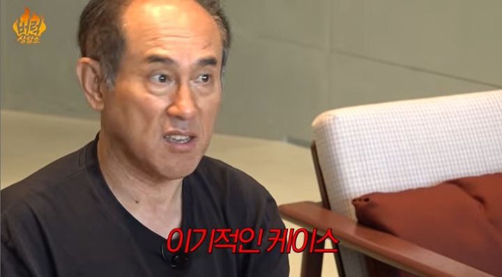 [서울=뉴시스] 정일영 인하대학교 영미유럽인문융합학부 초빙교수가 자신의 유튜브 채널 '악성 내성인 정일영'에서 '반반 결혼'을 둘러싼 예비부부의 갈등 사연에 대해 이야기하고 있다. (사진=유튜브 '악성 내성인 정일영' 캡처)