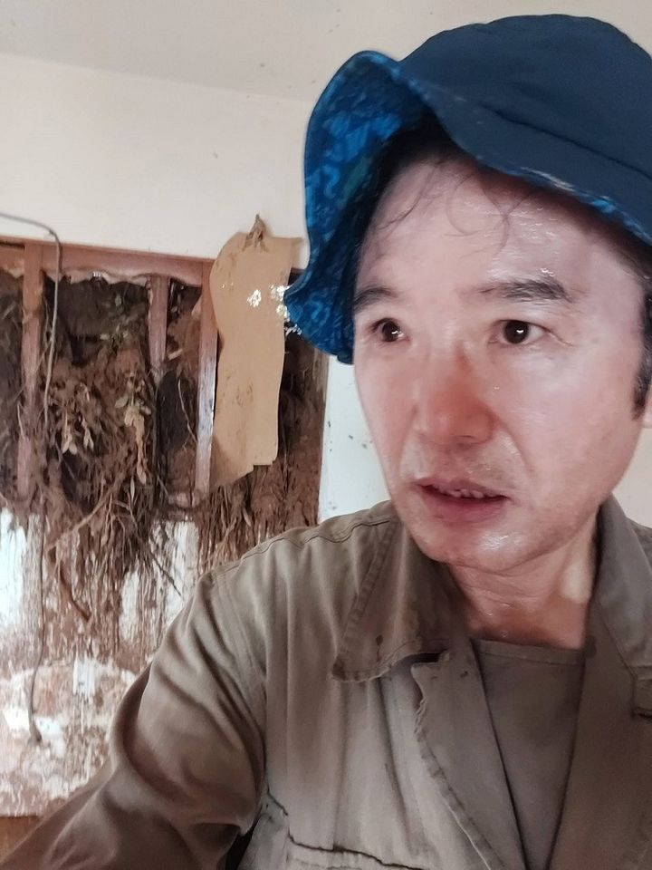 [서울=뉴시스]매년 수해와 산불 현장을 찾으며 이재민 복구 작업에 앞장서 온 배우 조성규씨. 조성규씨 홈페이지 캡처 *재판매 및 DB 금지