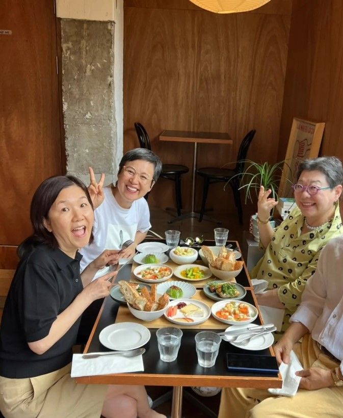 [서울=뉴시스] 가수 양희은이 생일을 앞두고 연예계 절친들과 함께한 일상을 공개했다. (사진=인스타그램) 2026.08.04. photo@newsis.com *재판매 및 DB 금지