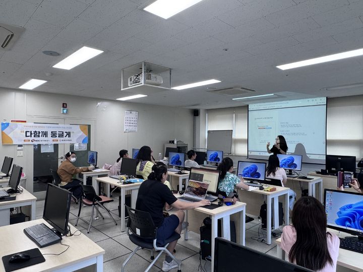 [울산=뉴시스] 4일 울산 중구가족센터가 한국석유공사로부터 후원을 받아 다문화 이해 교육 전문 강사 양성 프로그램 운영에 들어갔다. (사진=울산 중구가족센터 제공) 2026.08.04. photo@newsis.com *재판매 및 DB 금지