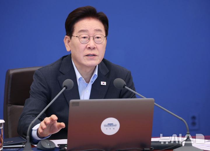 [서울=뉴시스] 조성봉 기자 = 이재명 대통령이 4일 청와대에서 열린 국무회의에서 발언을 하고 있다. 2026.08.04. suncho21@newsis.com