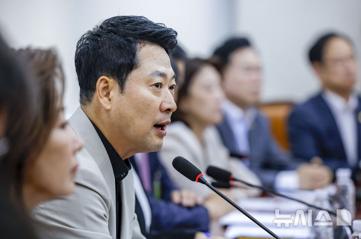 [서울=뉴시스] 정병혁 기자 = 장동혁 국민의힘 대표가 4일 서울 여의도 국회에서 열린 검찰 보완수사권 폐지·공소기각 조항의 위헌성과 대통령 재의요구권 행사 촉구 긴급 토론회에서 발언하고 있다. 2026.08.04. jhope@newsis.com