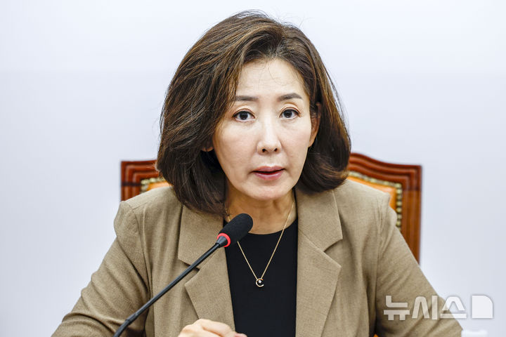 [서울=뉴시스] 정병혁 기자 = 나경원 국민의힘 의원이 4일 서울 여의도 국회에서 열린 검찰 보완수사권 폐지·공소기각 조항의 위헌성과 대통령 재의요구권 행사 촉구 긴급 토론회에서 발언하고 있다. 2026.08.04. jhope@newsis.com