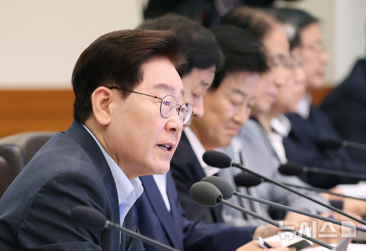 [서울=뉴시스] 조성봉 기자 = 이재명 대통령이 4일 청와대에서 열린 국무회의에서 발언을 하고 있다. 2026.08.04. suncho21@newsis.com