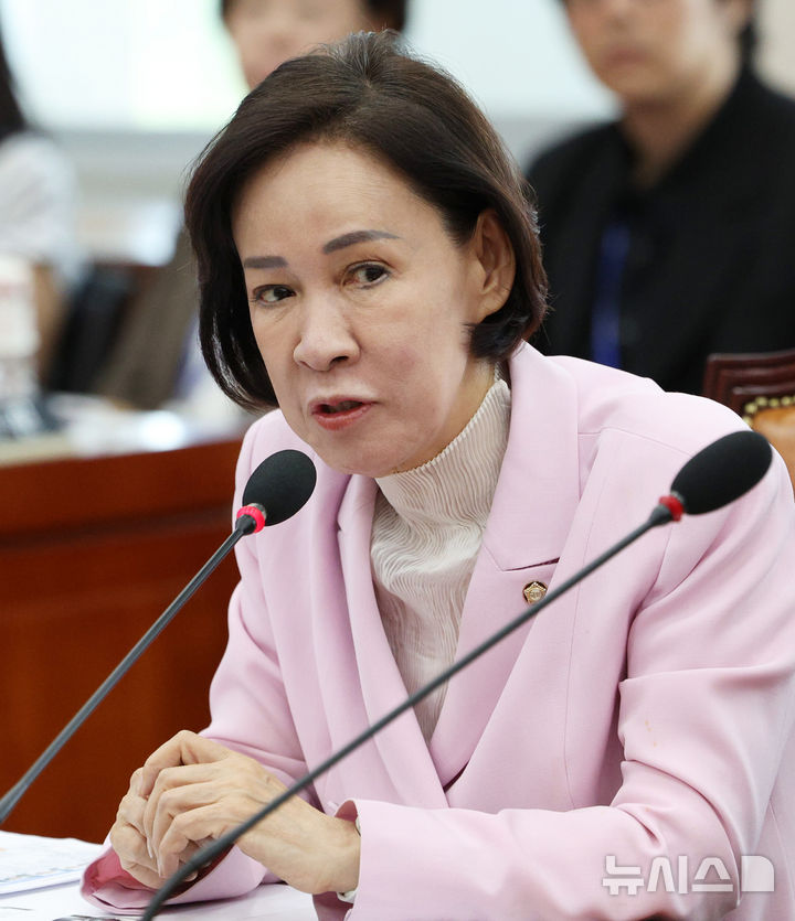 [서울=뉴시스] 고범준 기자 = 이인선 국민의힘 의원이 4일 서울 여의도 국회에서 열린 교육위원회 전체회의에서 발언하고 있다. 2026.08.04. bjko@newsis.com