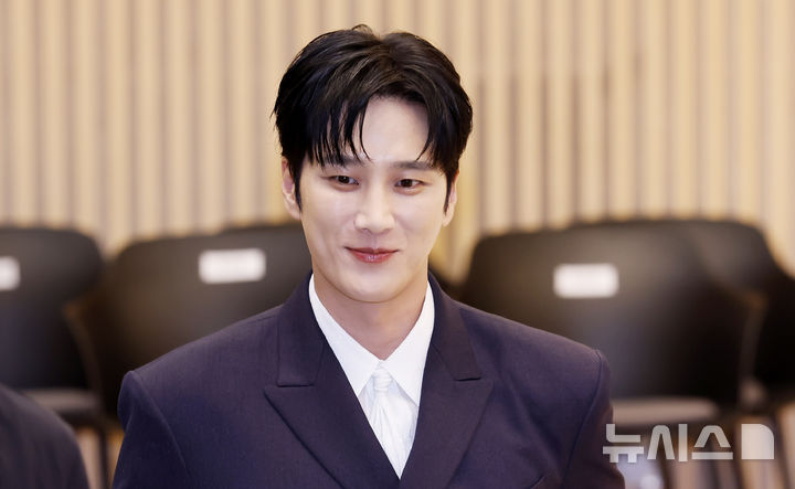 [서울=뉴시스] 김혜진 기자 = 배우 안보현이 4일 오전 서울 양천구 SBS본사에서 열린 새 금토드라마 '재벌X형사2' 제작발표회에 참석하고 있다. 2026.08.04. jini@newsis.com