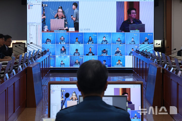 [서울=뉴시스] 권창회 기자 = 유재성 경찰청장 직무대행이 4일 오후 서울 서대문구 경찰청에서 열린 전국 경찰 지휘부 화상회의에서 발언하고 있다. 2026.08.04. kch0523@newsis.com