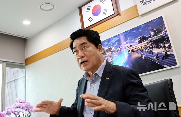 [서울=뉴시스] 박주성 기자 = 박준희 관악구청장이 4일 오후 서울 관악구청에서 뉴시스와 인터뷰를 하고 있다. 2026.08.04. park7691@newsis.com