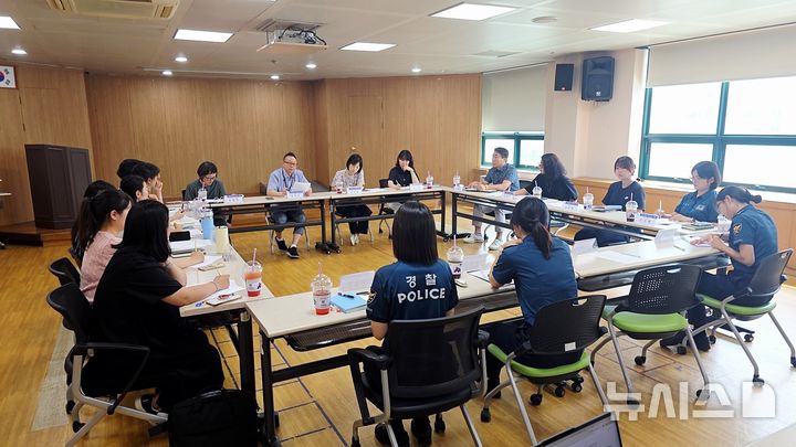 [안양=뉴시스] 만안경찰서가 반복신고 대응체계 강화를 위해 만안보건소와 정신질환 및 알코올중독 대응 간담회를 열고 있다. (사진=만안경찰서 제공). 2026.08.05. photo@newsis.com