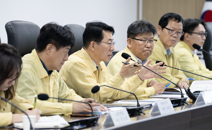 [서울=뉴시스] 황종우 해양수산부 장관은 5일 부산 해수부 청사에서 지방정부, 관계 기관과 '고수온 비상대책본부 상황점검회의'를 열었다. (사진=해수부 제공) 2026.08.05. photo@newsis.com *재판매 및 DB 금지