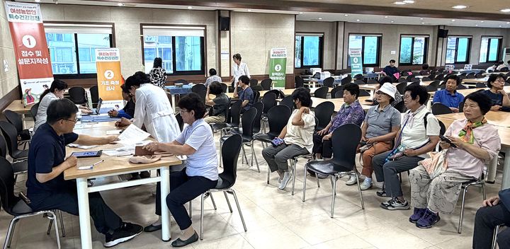 [횡성=뉴시스] 여성농업인 찾아가는 건강검진. (사진=횡성군 제공) 2026.08.05. photo@newsis.com *재판매 및 DB 금지