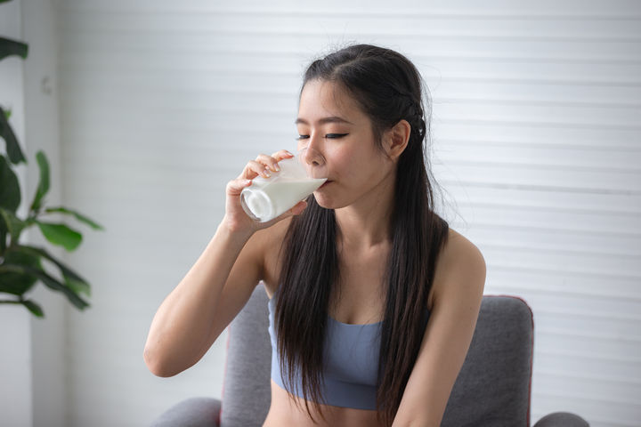 [서울=뉴시스]잠들기 전 어떤 음료를 마시느냐에 따라 밤사이 혈당 흐름이 달라질 수 있다는 분석이 나왔다. (사진=유토이미지) 2026.08.05